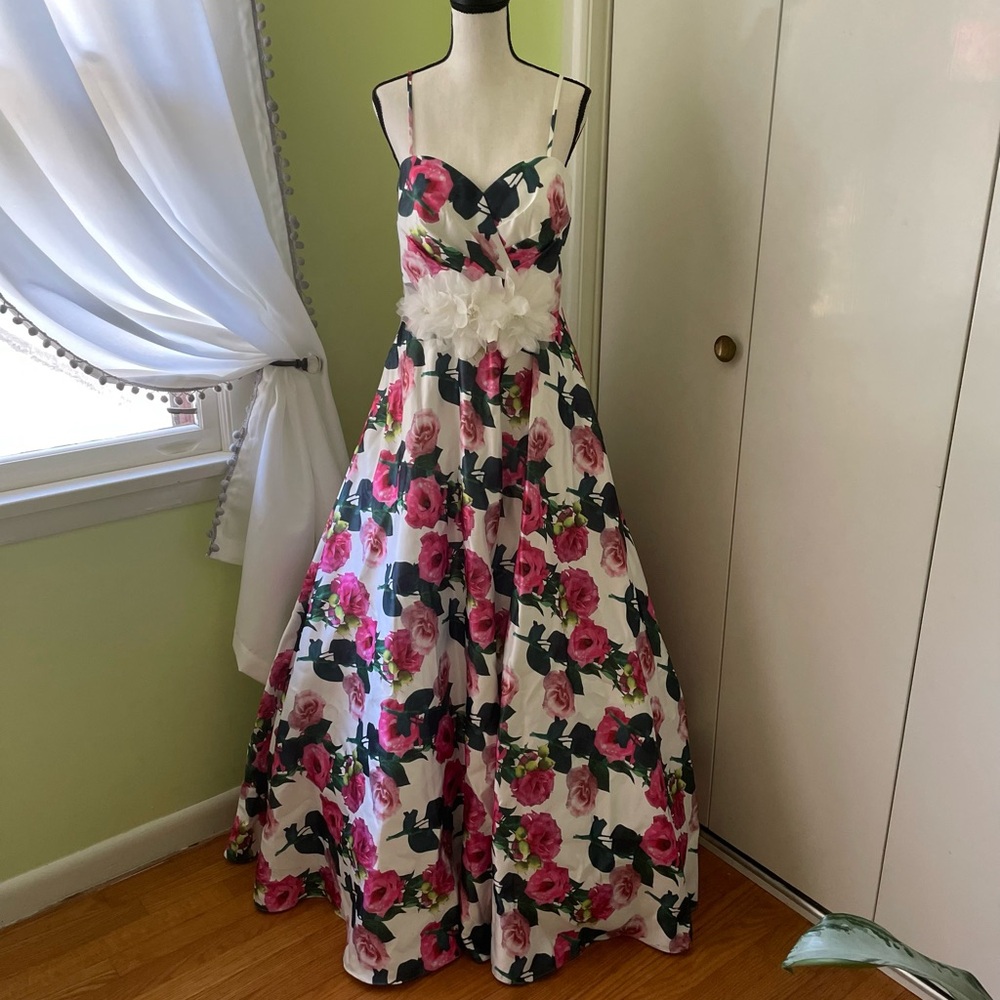 Viola Chan Dress